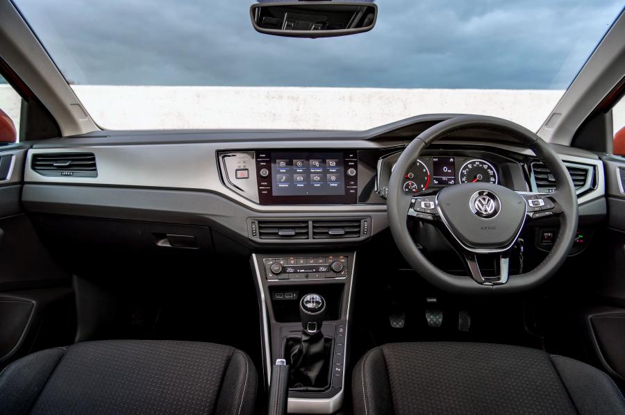 Торпедо Volkswagen Polo 2017 года  (UK) (фото 2 из 40)